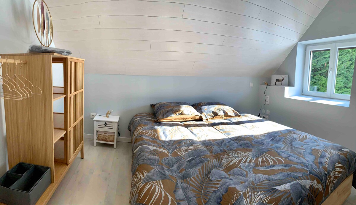 Dhoma e gjumit 3 me krevat 160 x 200 dhe hapësirë për ruajtje.