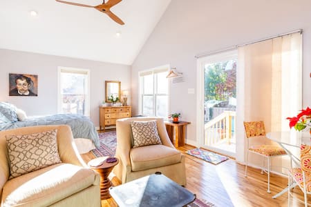 Private Studio-Health Workers Welcome! *PATIO*