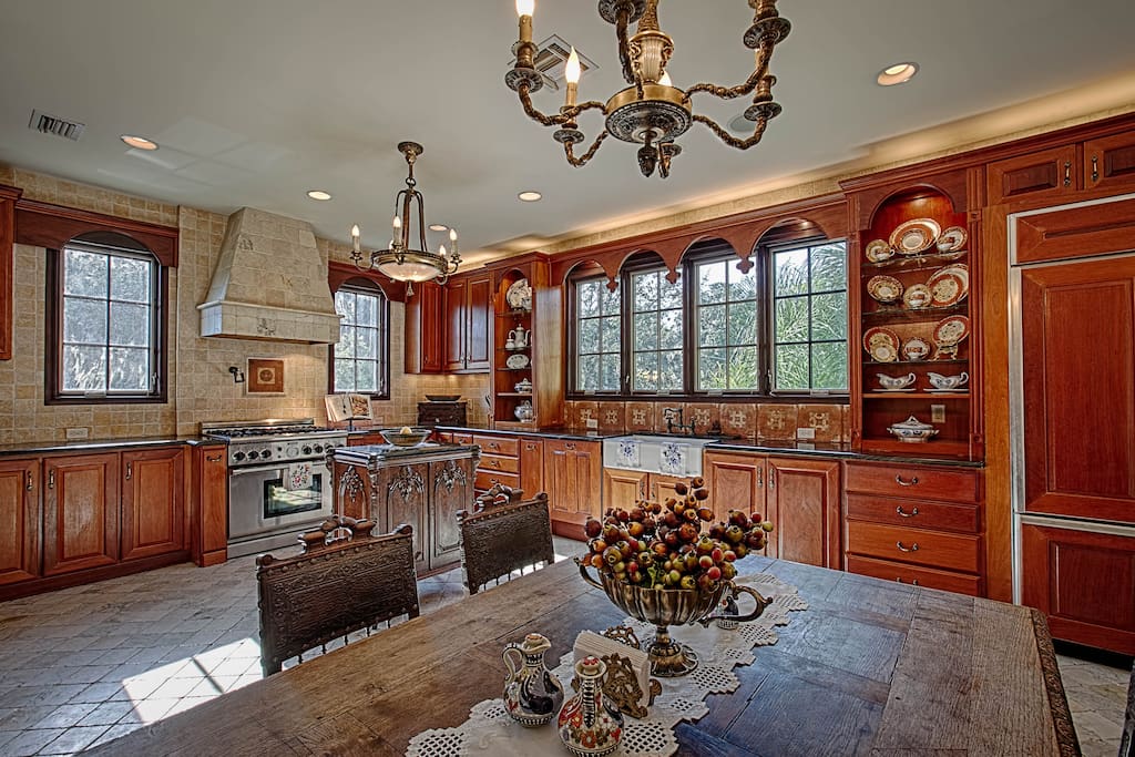 Broad open kitchen- perfect for family dinners