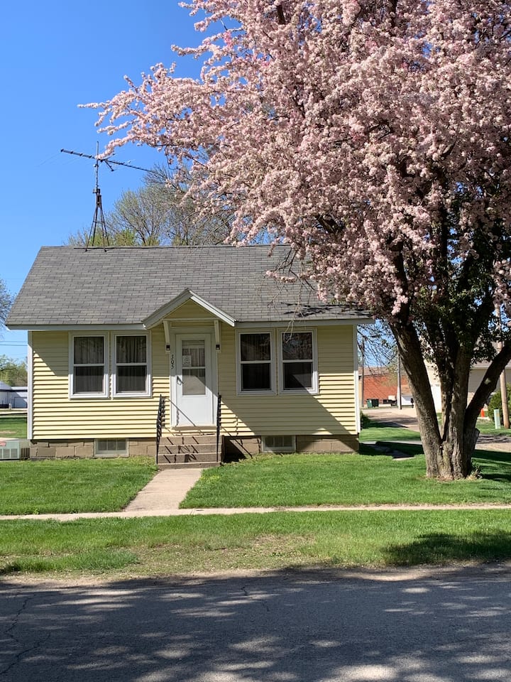 Aunt Martha's House Bed & Breakfast :: Home