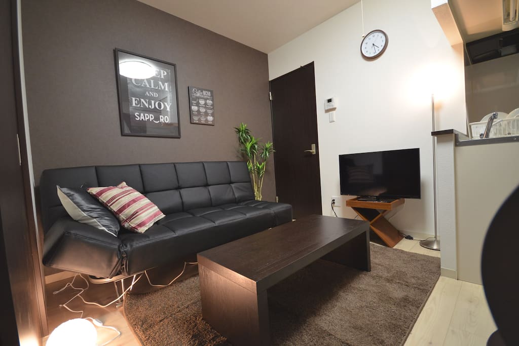 Big living room and make you feel at home. 大客厅,让您感觉到宾至如归。