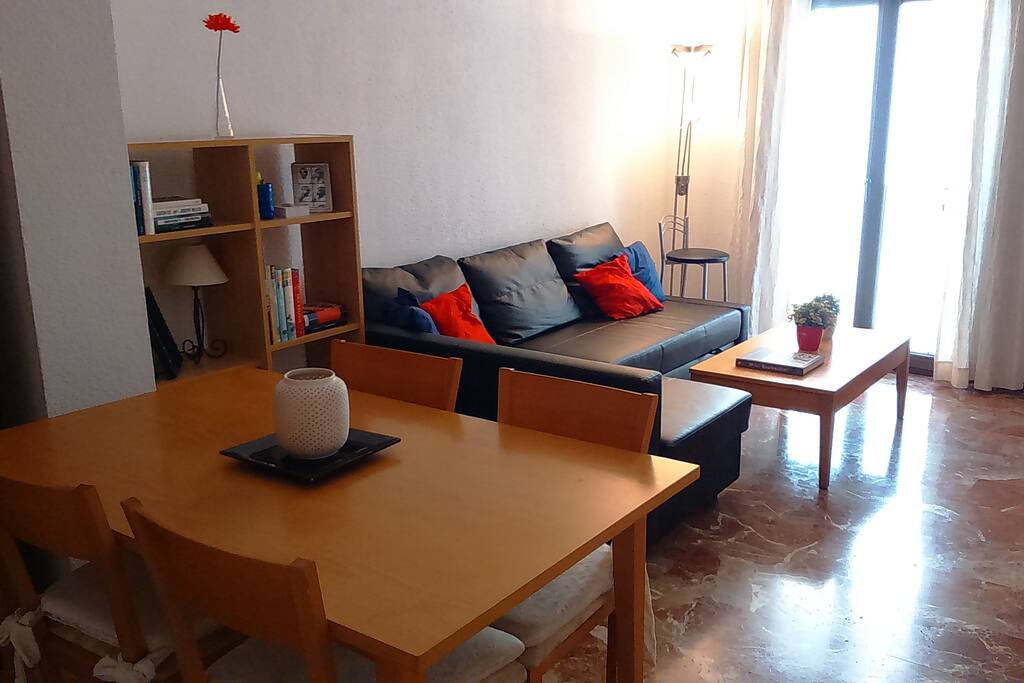 Salón con sofá cama, exterior.