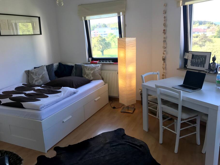 Bed / Table