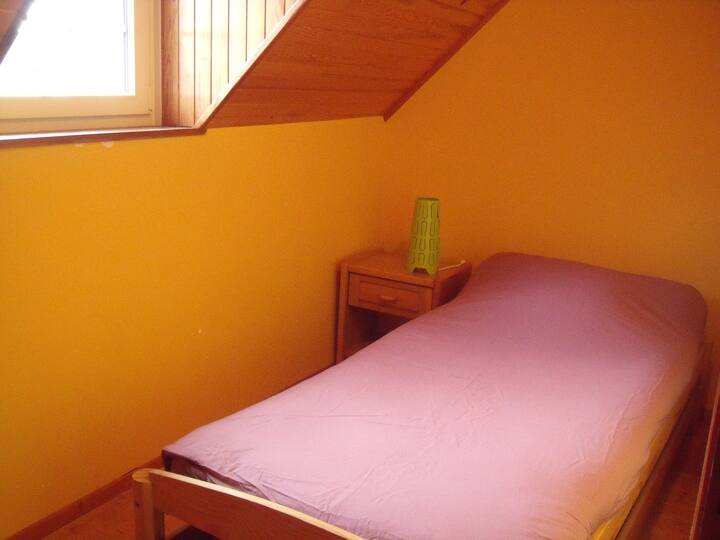 小卧室， 1张床90