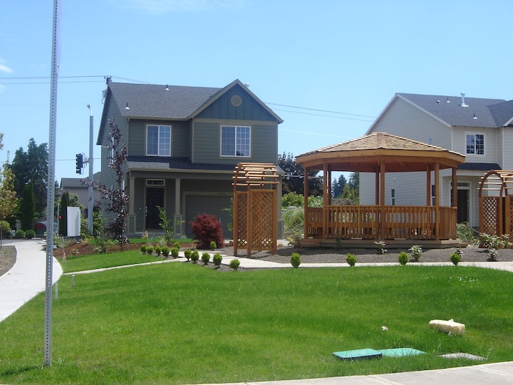 Bedroom in lovely Hillsboro home Houses for Rent in Hillsboro, Oregon