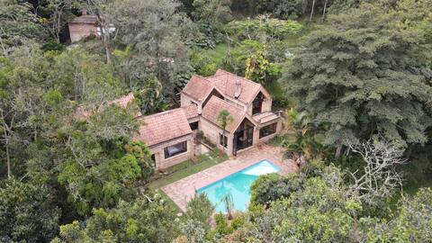Casa Kolibri: spectacular villa on a private lake