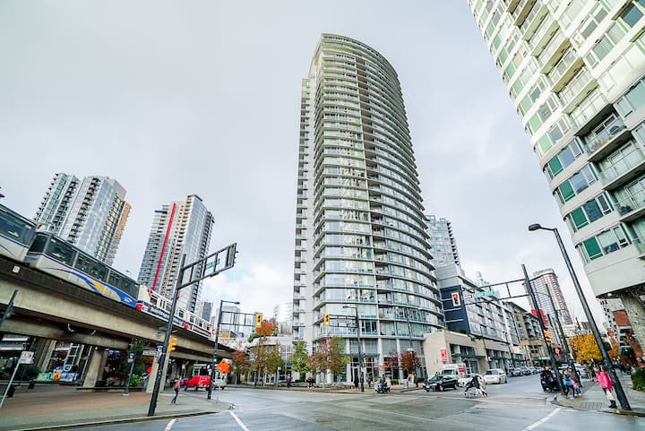 Renting Condos In Downtown Vancouver photo
