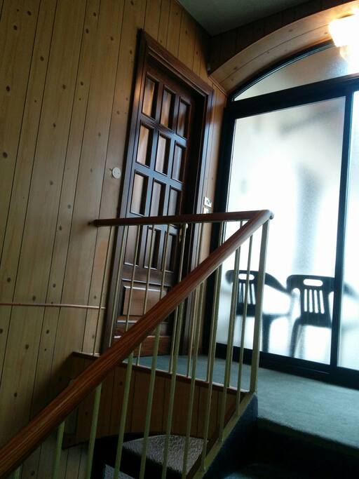 Staircase/Main door - Vano scala/Porta d'ingresso