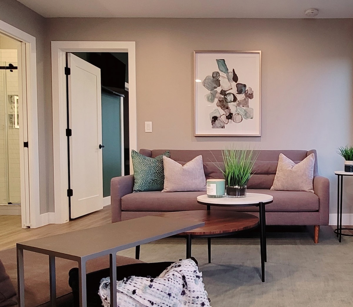 Top Airbnb: Sloan’s Lake 1 Bedroom w/ Shared Rooftop in West Colfax