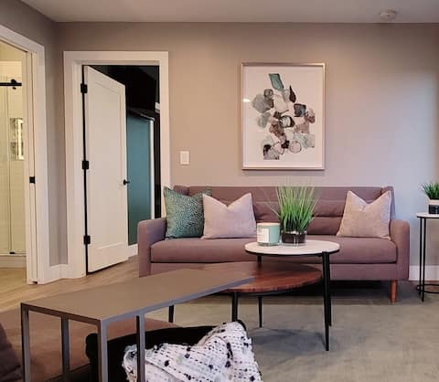 Top Airbnb: Sloan’s Lake 1 Bedroom w/ Shared Rooftop in West Colfax