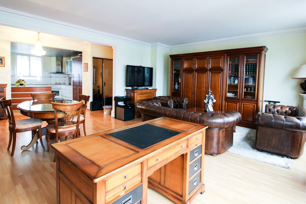 Desk to work on your laptop