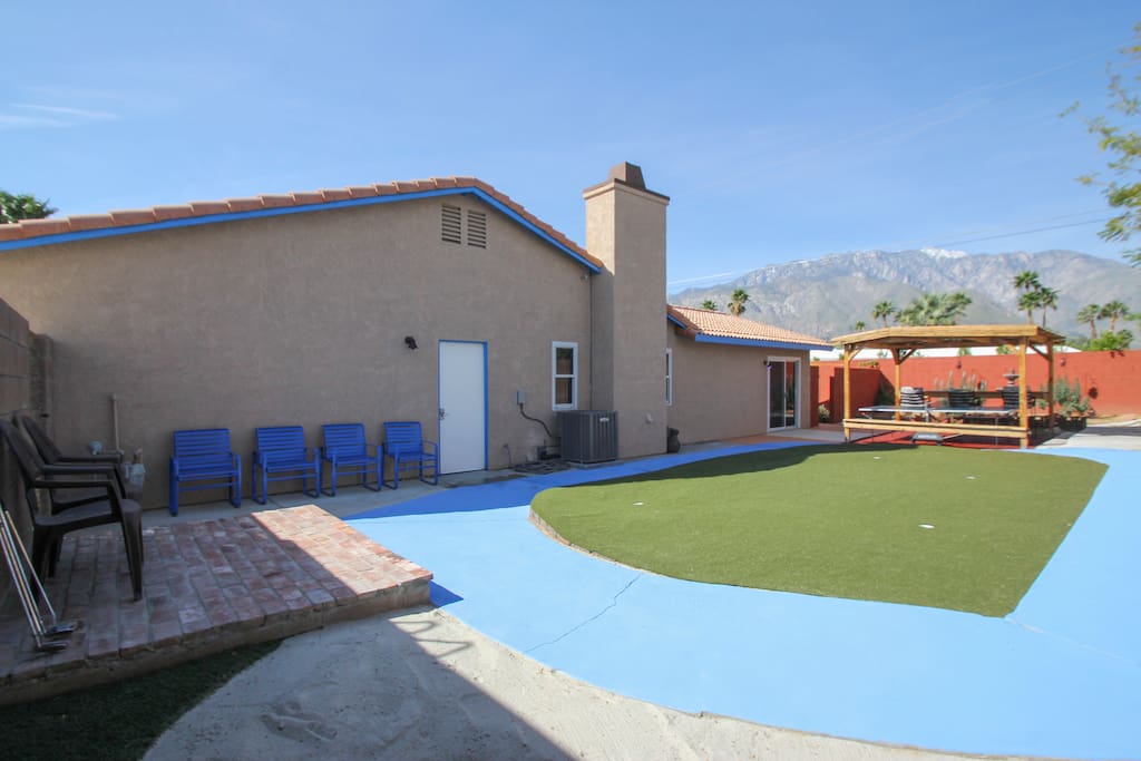 03 - Side yard putting green with sand trap and cabana with view of San Jacinto Mountains