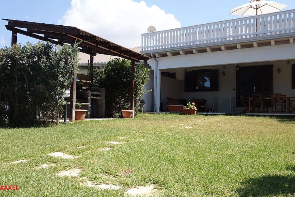 Secondo portico, barbecue.
