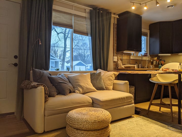 Relaxing, Modern One Bedroom Retreat - Ypsilanti