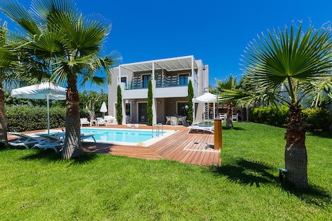 Vasia Villa, Pool, Playground & Close to the Beach