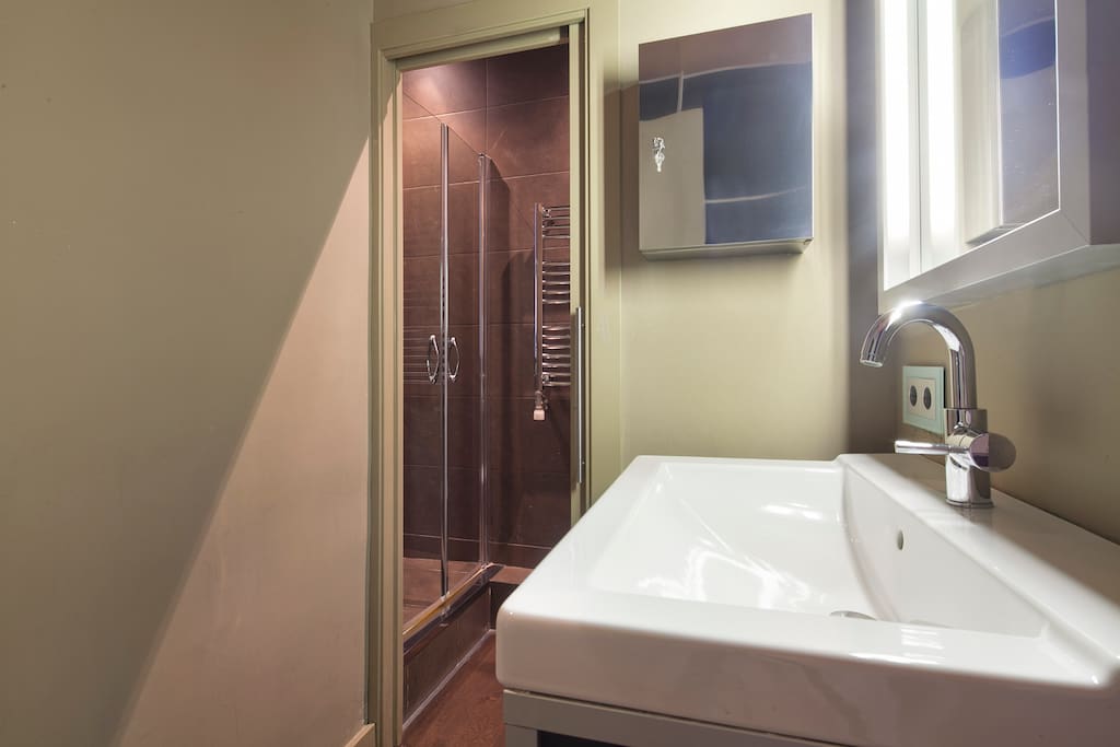 Bathroom by bedroom 2