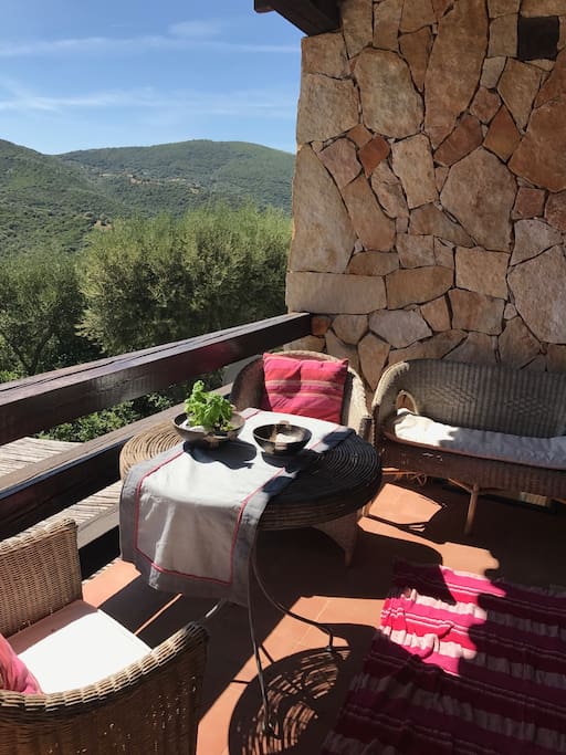 veranda vista mare e collina