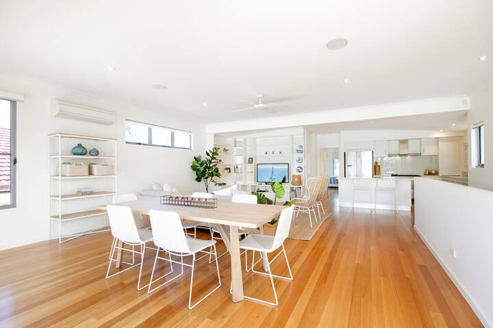 Tranquil & Modern Riverside Getaway gallery image 4