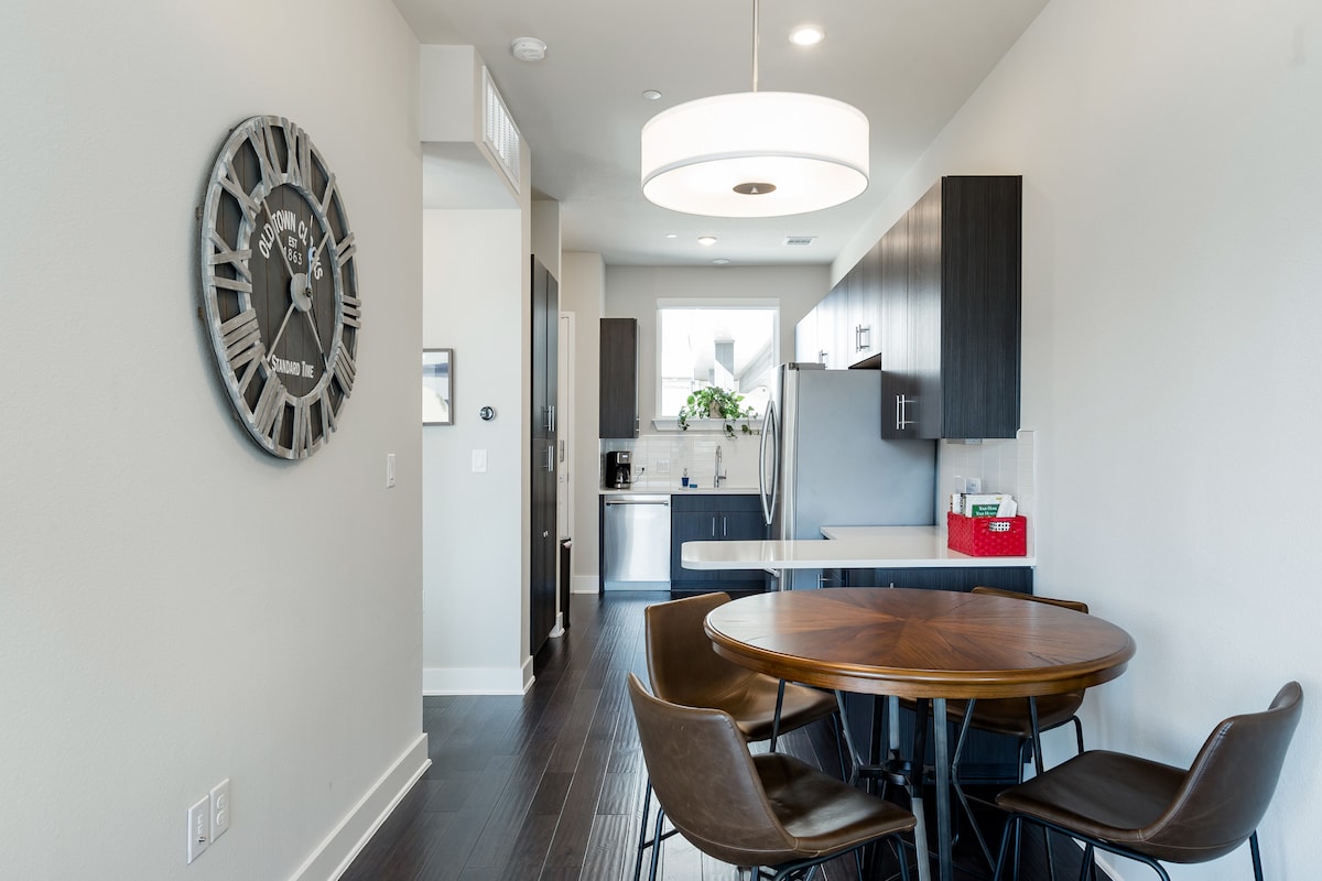 Capitol View Condos by One Fine Bnb - Paramount