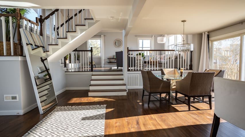 Modern Luxury Family Getaway Near Beach + Casinos