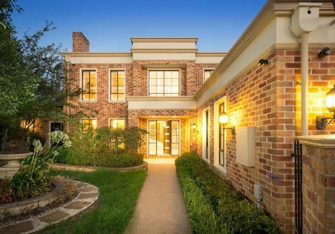 Popular Airbnb listing: THE GRAND - On Yarra in City Of Greater Shepparton