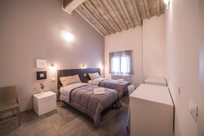 For LARGE groups/families at 100m from the DUOMO gallery image 2