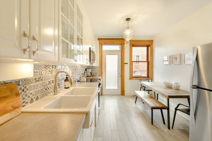 Luxury Historic Montreal 3 Bdrm w/Deck. # 296183 gallery image 3