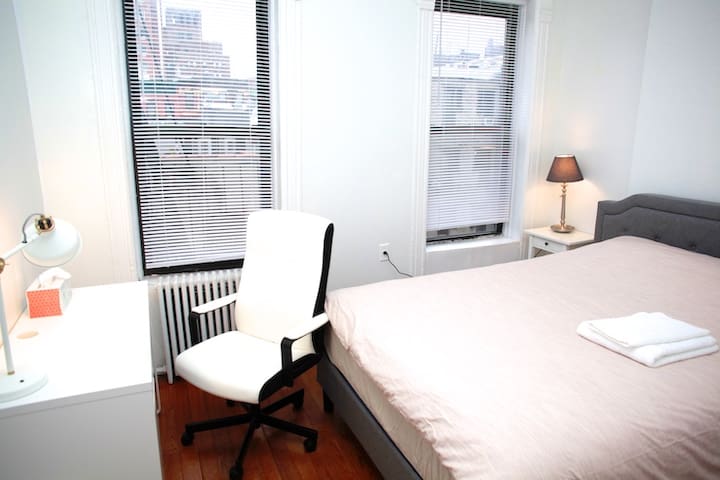 Premier room in Downtown Manhattan, Two Bridges