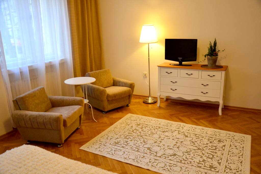 Living/Bedroom with TV and Wifi