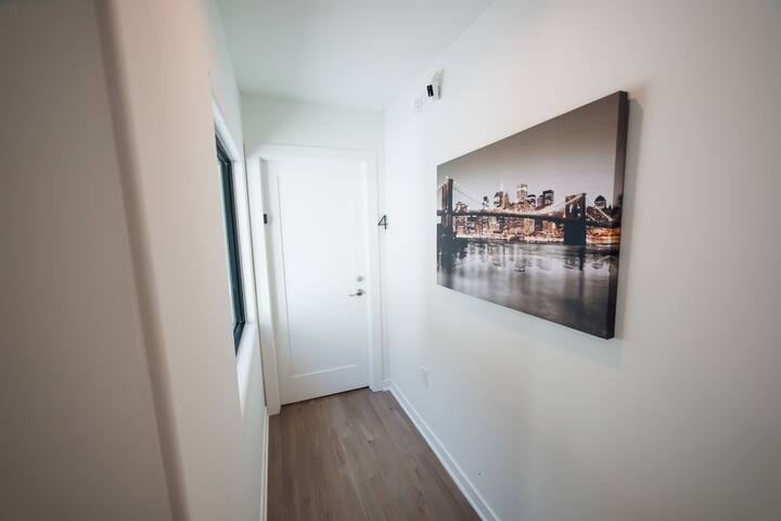 2 Bedroom Hollywood Hills Suite with Spa Tub gallery image 3