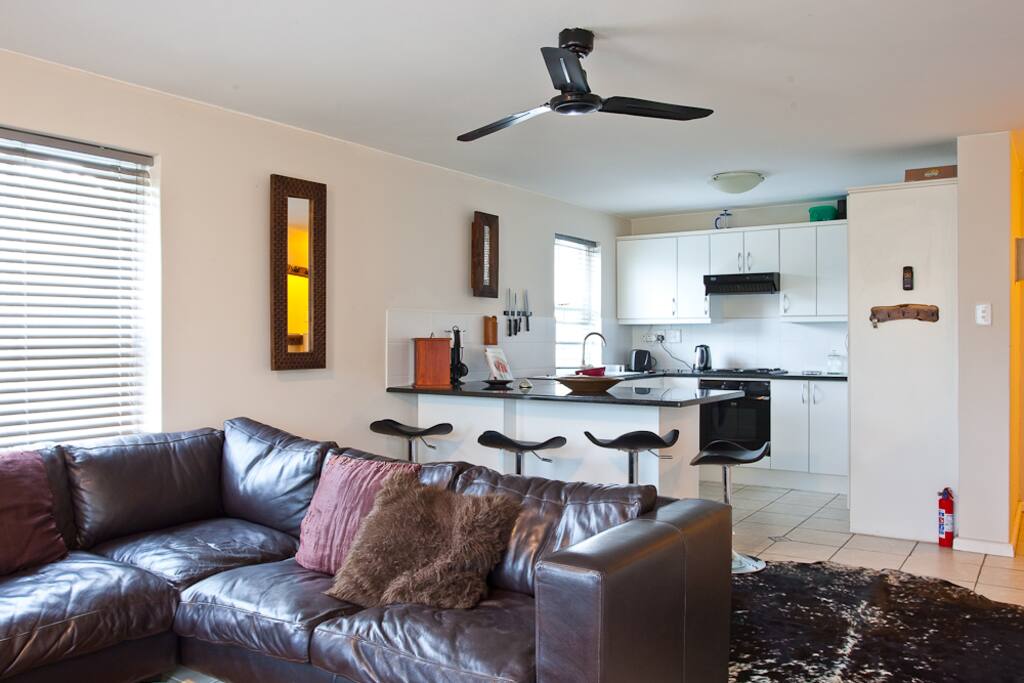 Open plan Lounge & kitchen