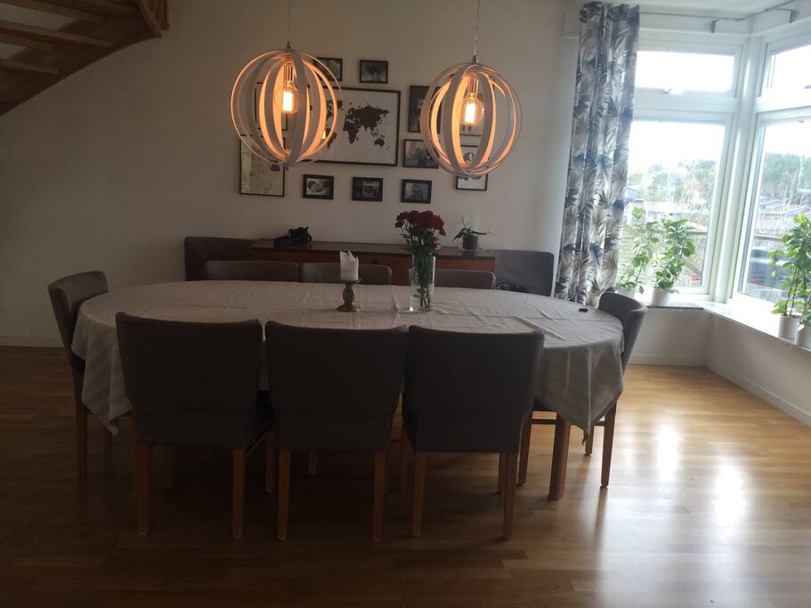 Matsal med plats för 8
