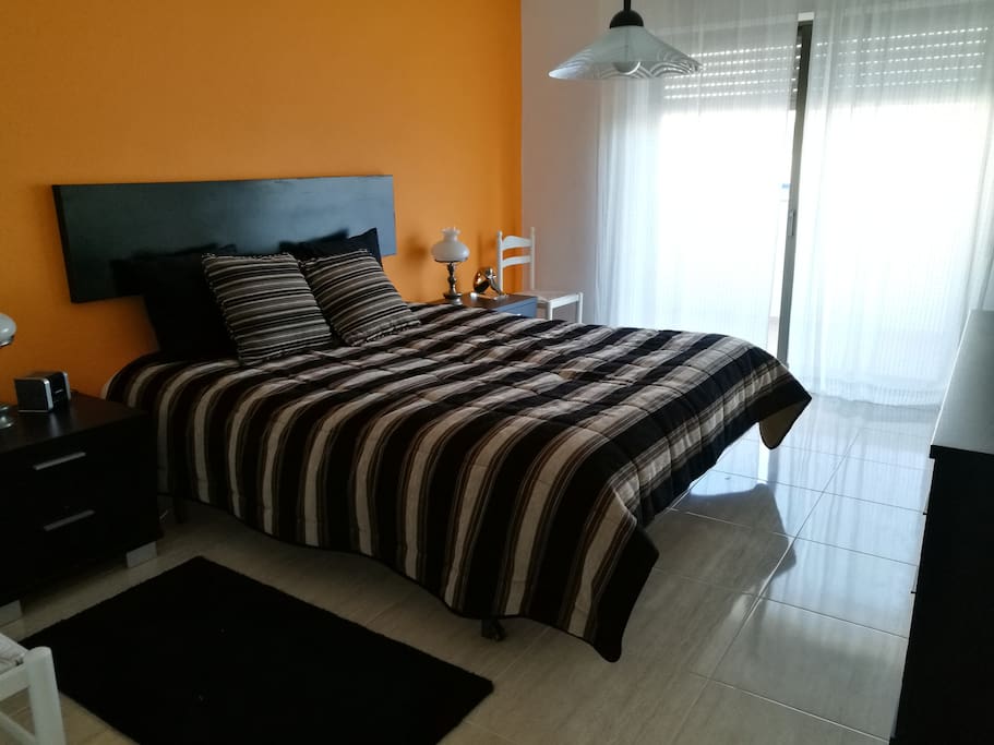 Master bedrom w/ private bathroom