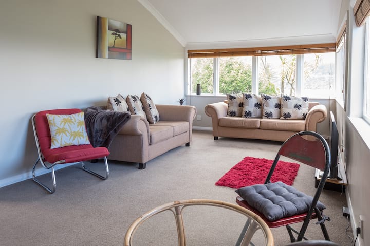 Space, Amazing Sea Views, 3 Beds & Great Ambiance - Lower Hutt