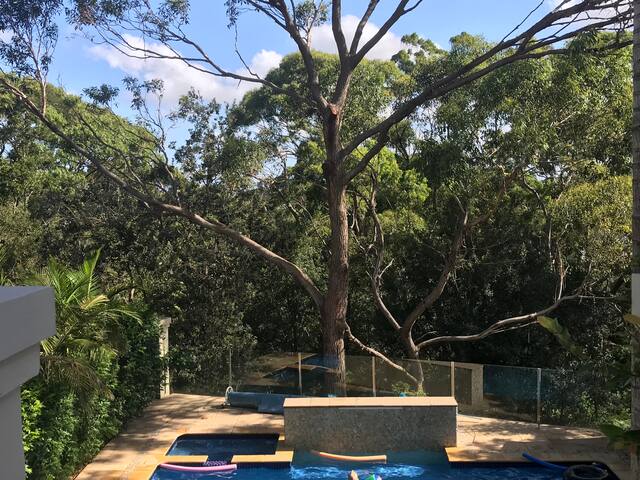 Resort style living 10 mins to Manly, pool spa gym gallery image 5