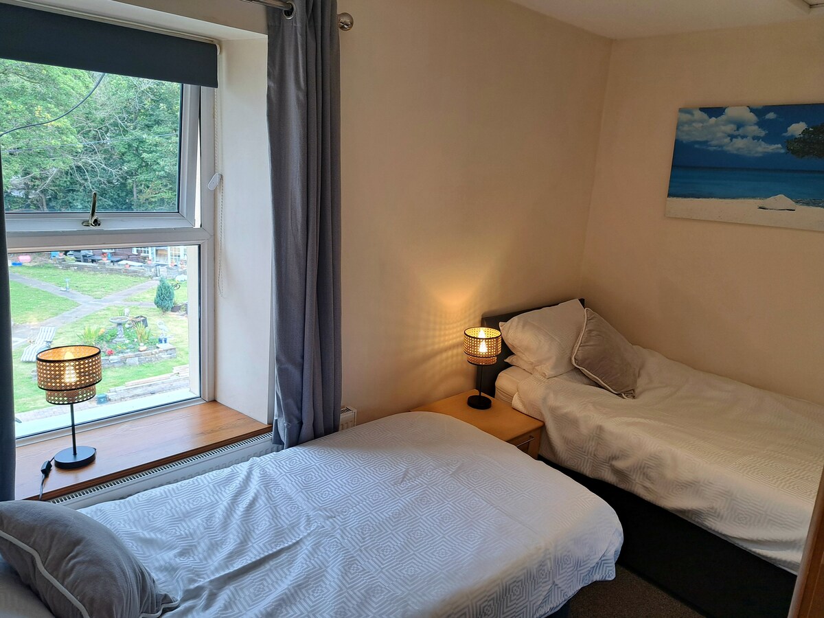 Chumba pacha cha kulala kilicho na chumba cha kulala