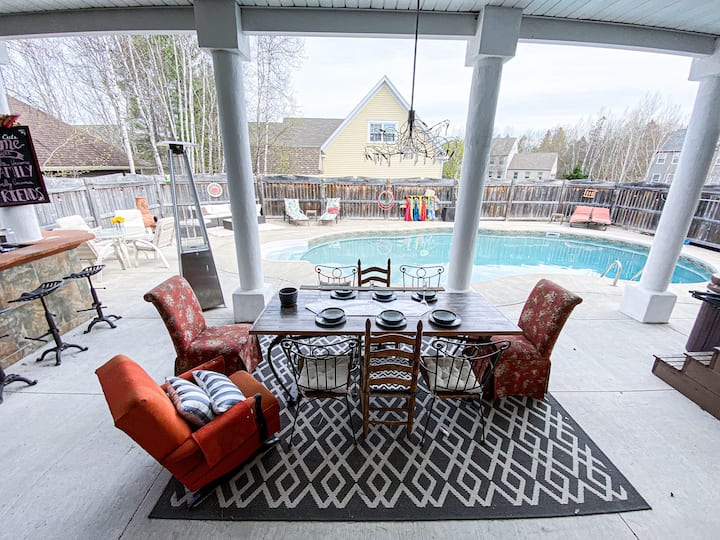 RESORT FEEL AT HOME WITH POOL & HOTTUB!