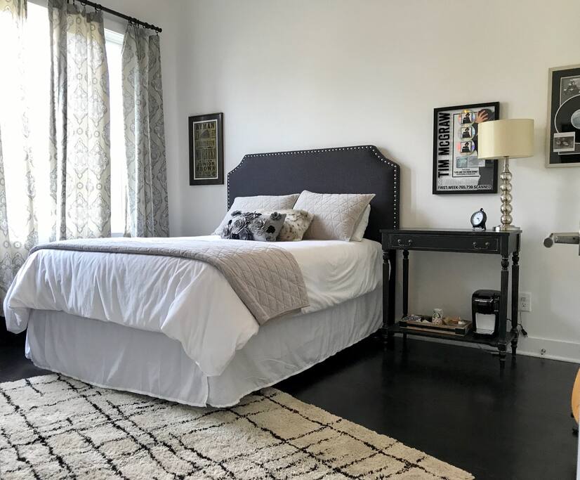 Queen size bed.