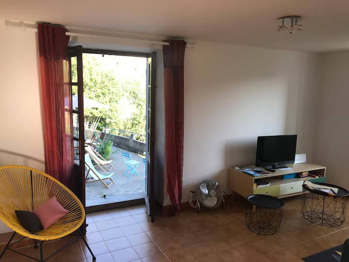 Woonkamer die uitkomt op het terras 