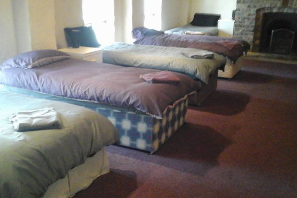 Open Plan Room Sleeps 12