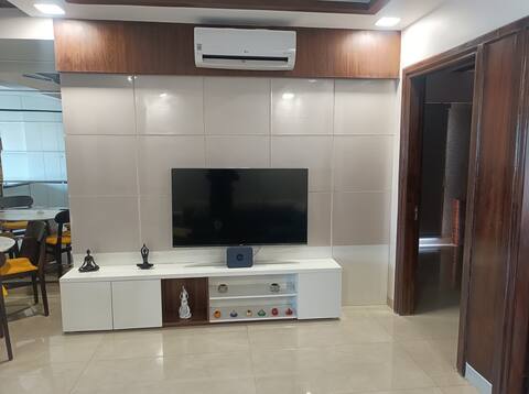 CozyNEST Luxury 2 BHK
(NO PARTY)