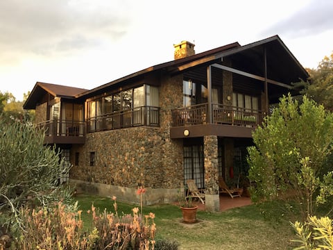 Furnished 4 bedroom cottage - Beautiful Lake Views