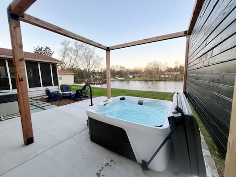 Lakehouse near Nashville dog friendly Hot tub