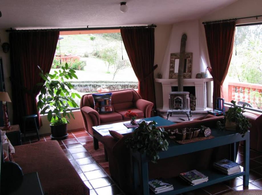 Our two Bedroom Guesthouse has a living room, dining area and plenty of open space. The free Internet connection is excellent! Huge picture windows offer spectacular views. Up to 4 persons can stay in a two bedroom Guesthouse.