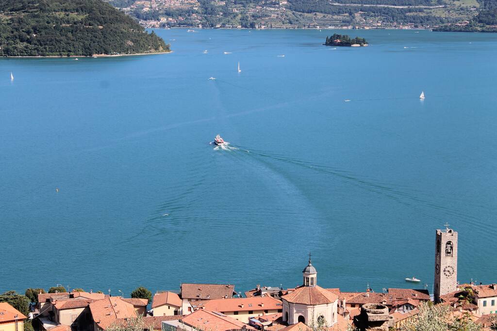 Lake view from La Barcarola