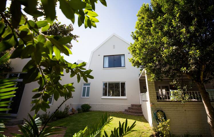 Camps Bay, Atlantic Ocean Family Home