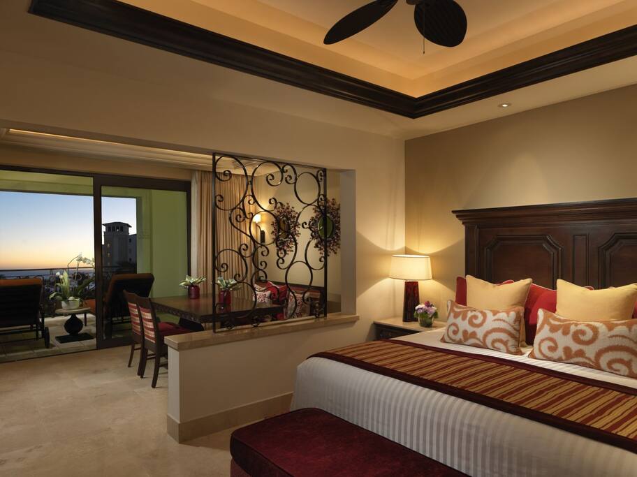 King size bed w/ dining table