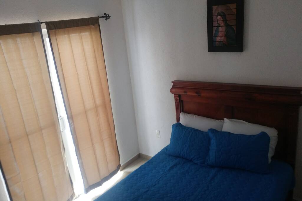 Cuarto cama matrimonial.