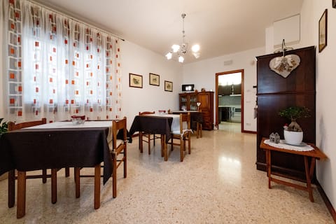 Nonna Gina's House - Giulia Room