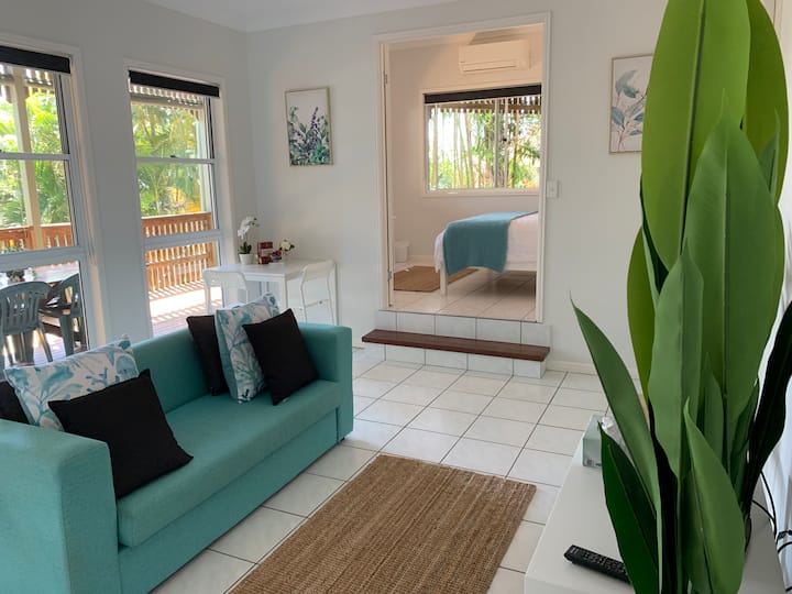 Tropical 1 Bedroom Retreat With Pool - Caloundra - Caloundra